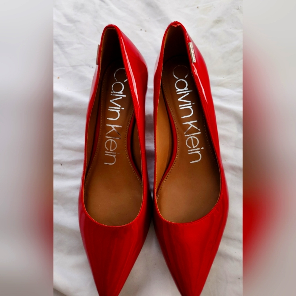 NWOT Calvin Klein kitten heels, red sz9